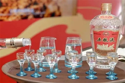 瀘冠白酒 匠心傳承，品味純粹