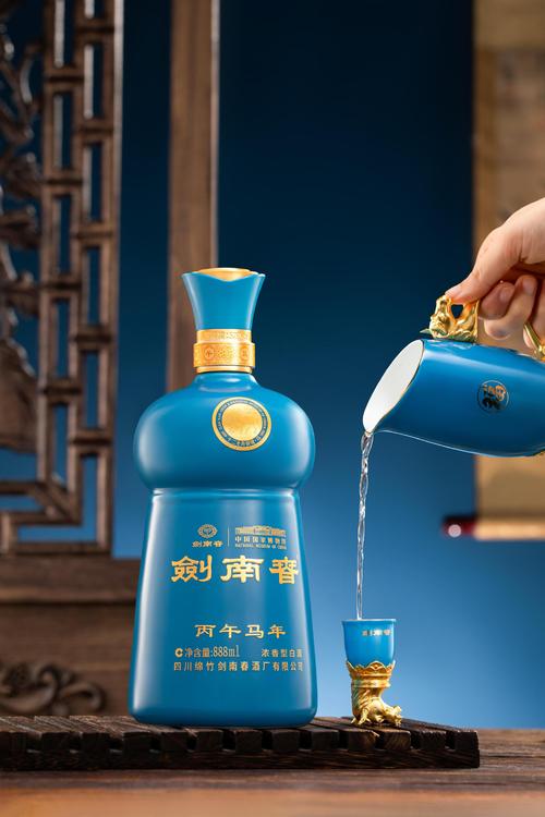 在這場從"產品競爭"向"文化競爭"的轉型中,劍南春憑借其生肖酒系列與